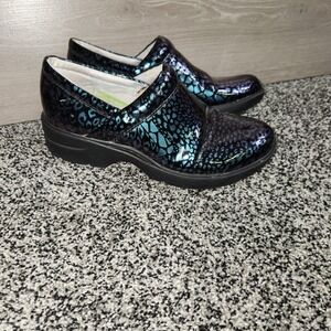 Align Indya Clogs Sz 9 M Blue Purple Leopard Shiny Metallic Nurse Slip On Comfy
